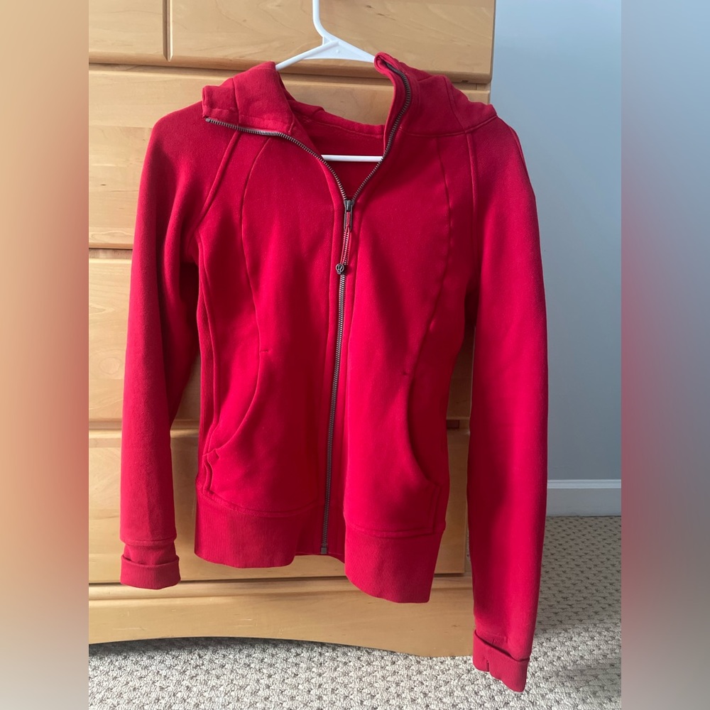 LULULEMON Scuba Full-Zip Hoodie in Red. Worn once. Perfect condition.